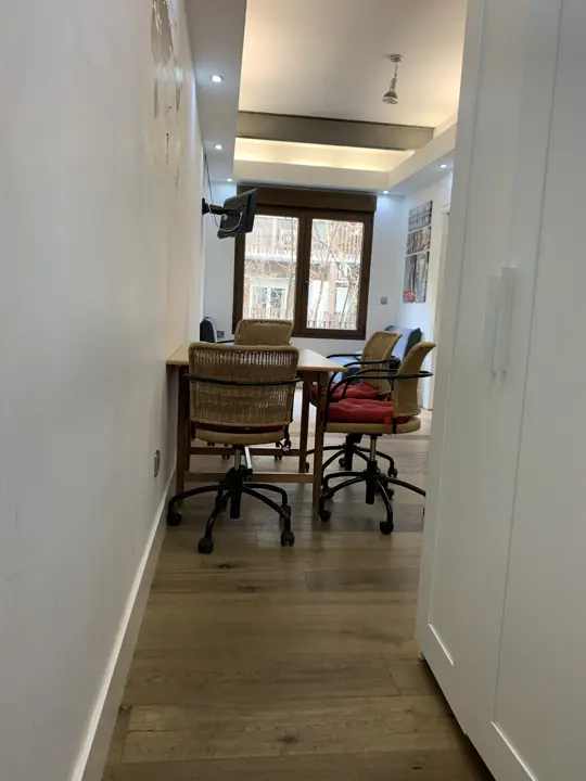 Pasillo con tarima de madera · 2020