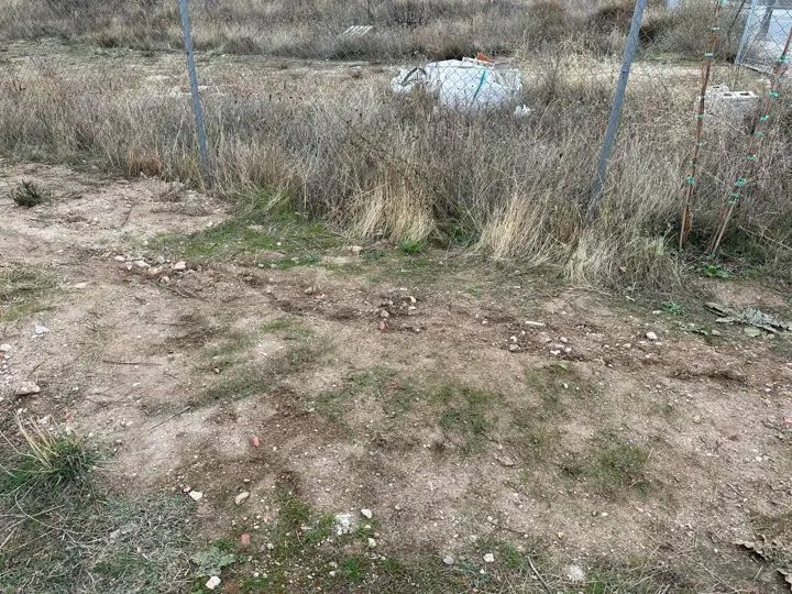 Zona sin ajardinar antes de la obra · 2022